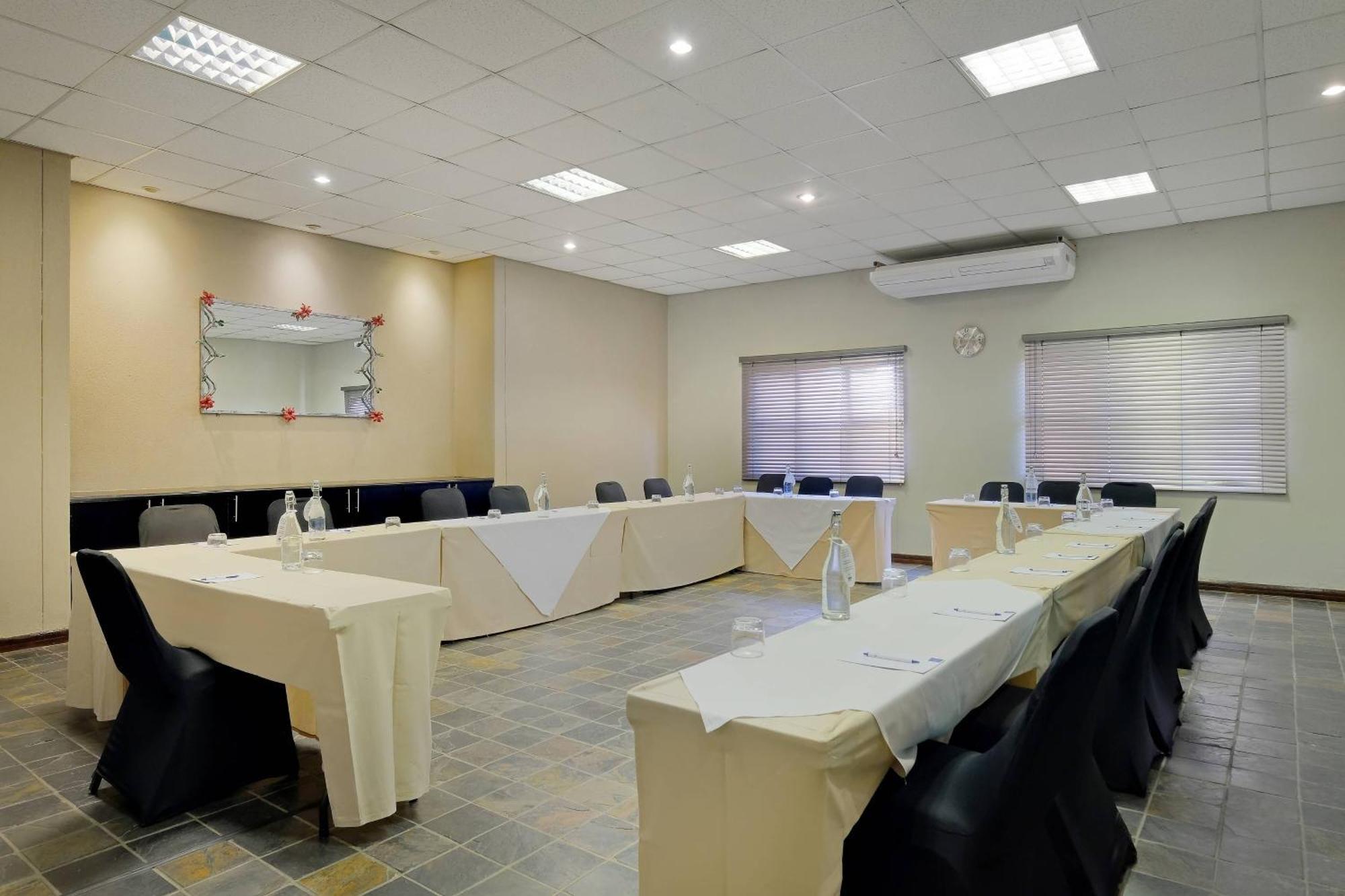 Protea Hotel By Marriott Polokwane Landmark Екстериор снимка