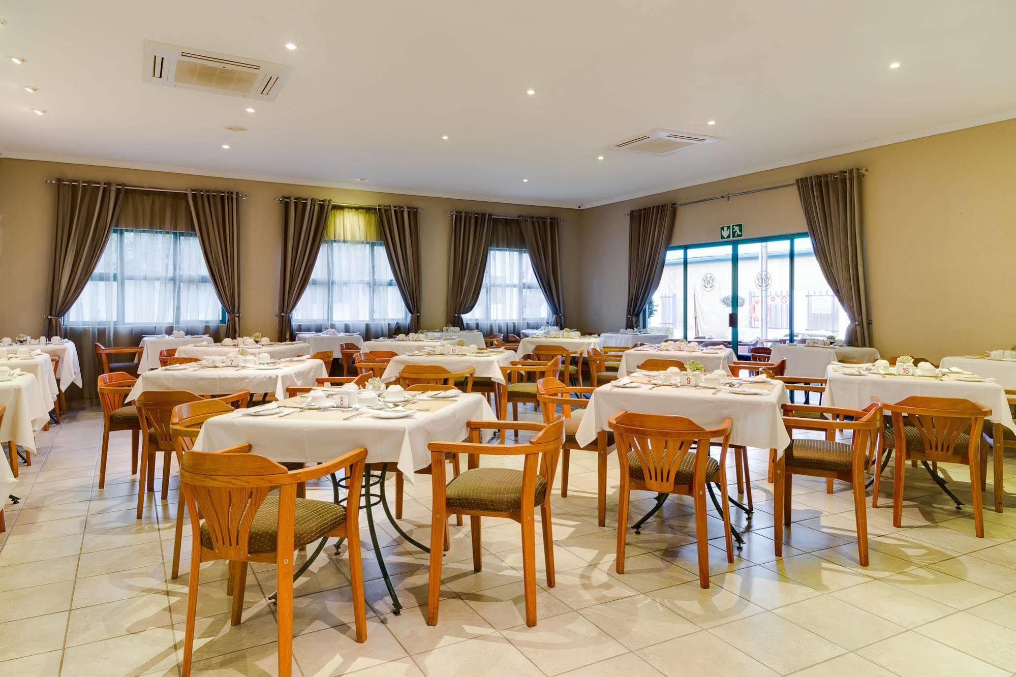 Protea Hotel By Marriott Polokwane Landmark Екстериор снимка